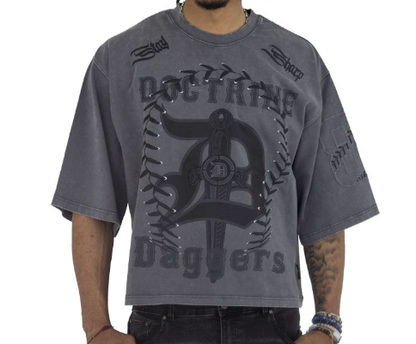DOCTRINE DOCTRINE DAGGERS TEE (DB0300)