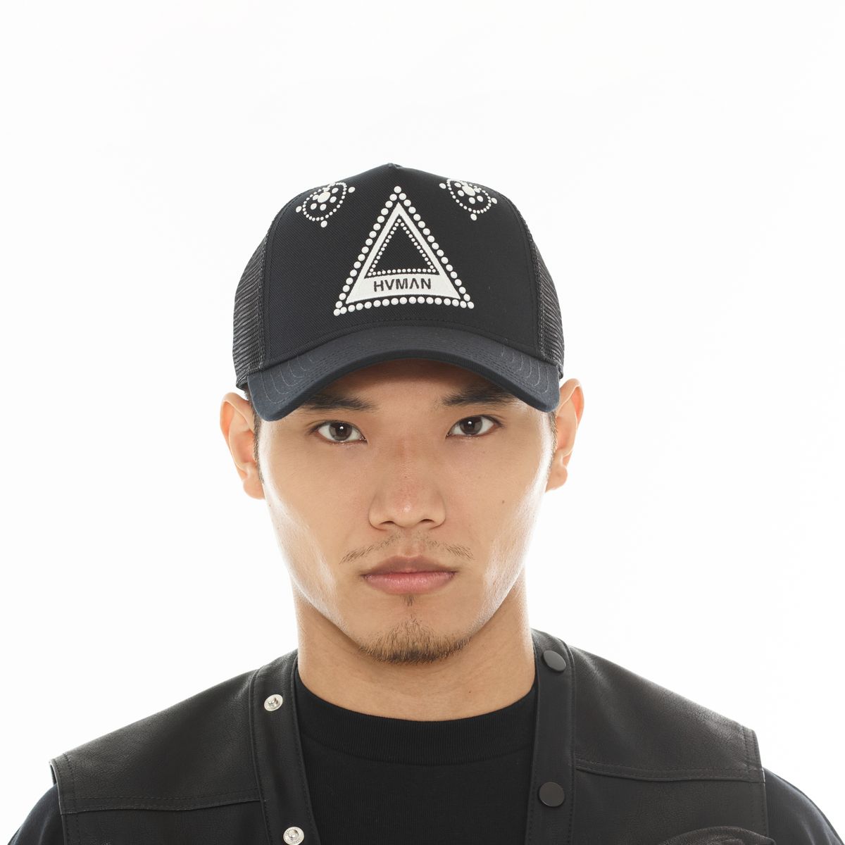 HVMAN TRIANGLE LOGO MESH TRUCKER HAT (326AC-HC07B)