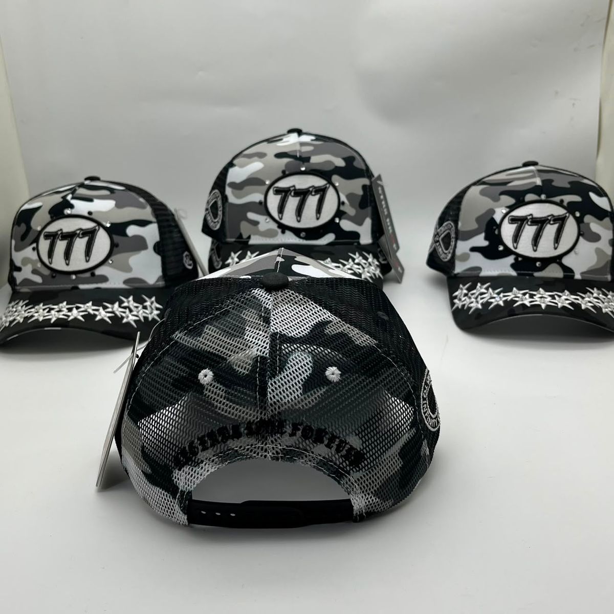 HUDSON V1 DIAMOND 777 CAMOUFLAGE TRUCKER (CD0553) WHITE BLACK