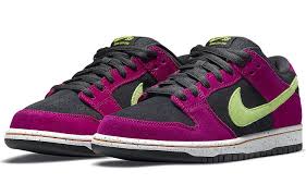 NIKE MENS SB Dunk Low "ACG Terra Red Plum" BQ6817 501