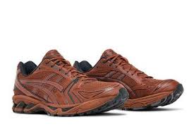 ASICS GEL-KAYANO 14 (RUSTY BROWN/GRAPHITE GREY) 1203A412-200