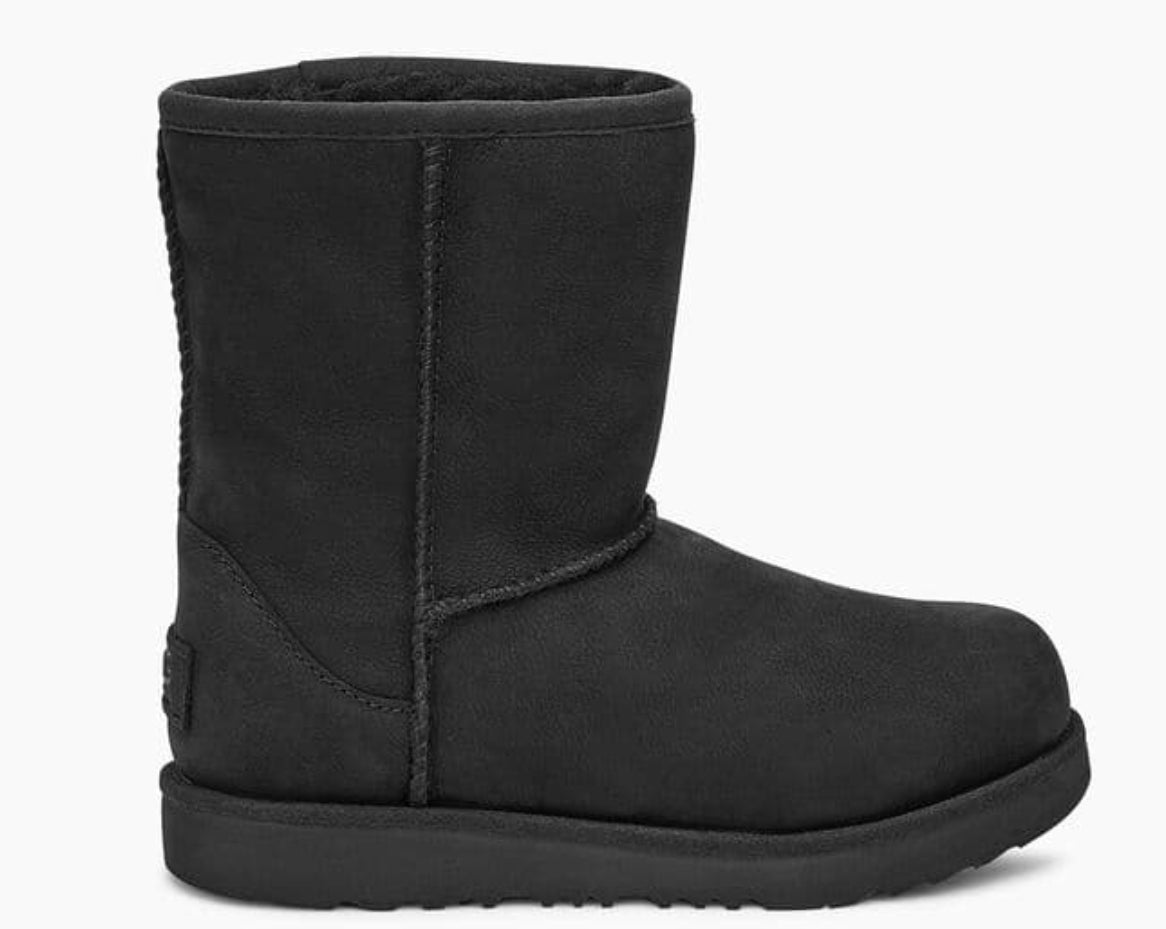 UGG- CLASSIC SHORT II WATERPROOF KIDS-BLACK